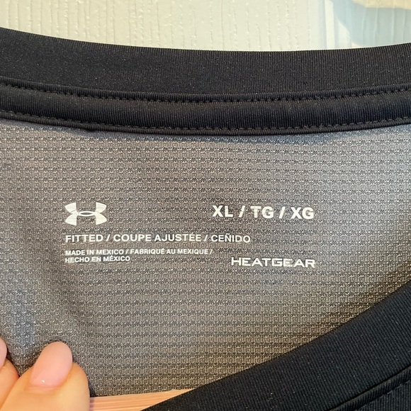 Men’s Under Armour athletic top - Picture 3 of 5